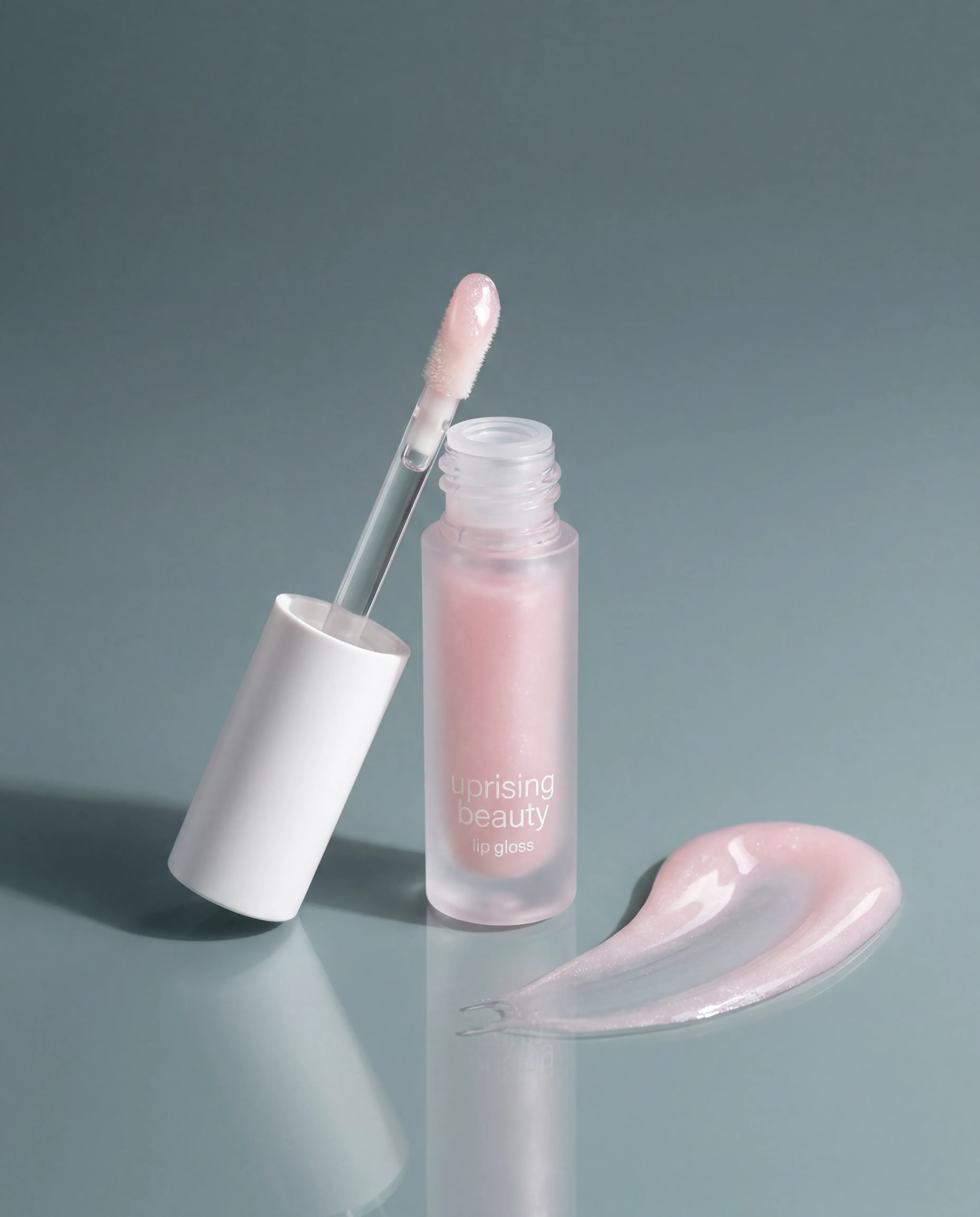 Lip gloss vial with doe-foot applicator